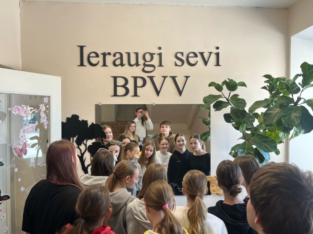 Ciemiņu kopbilde spogulī